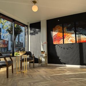 Twin Peaks Hotel